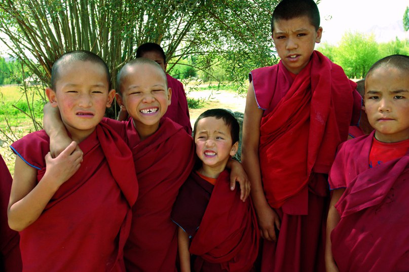Молодые монахи
